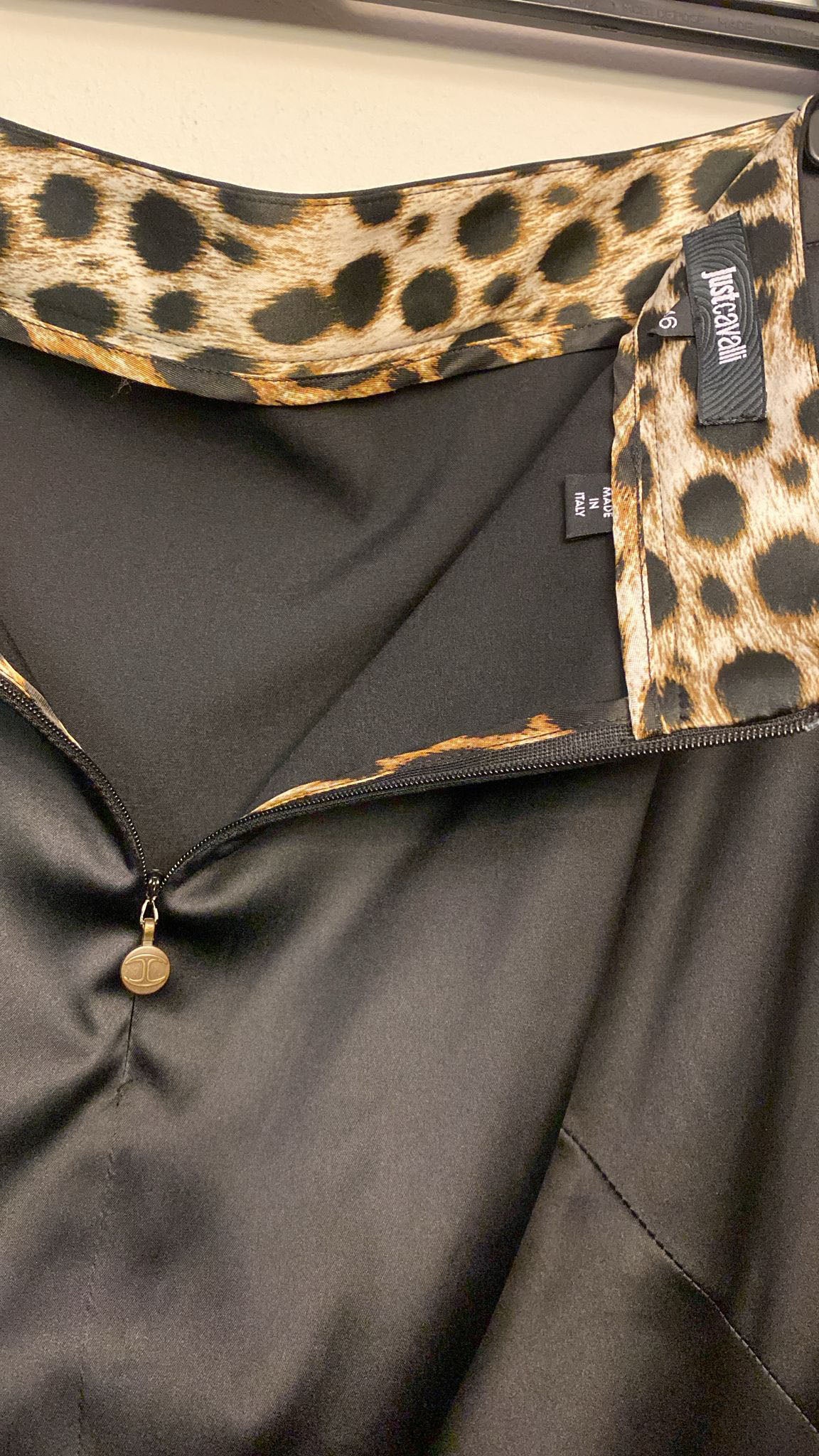 Черная атласная юбка-карандаш Just Cavalli — размер IT 46