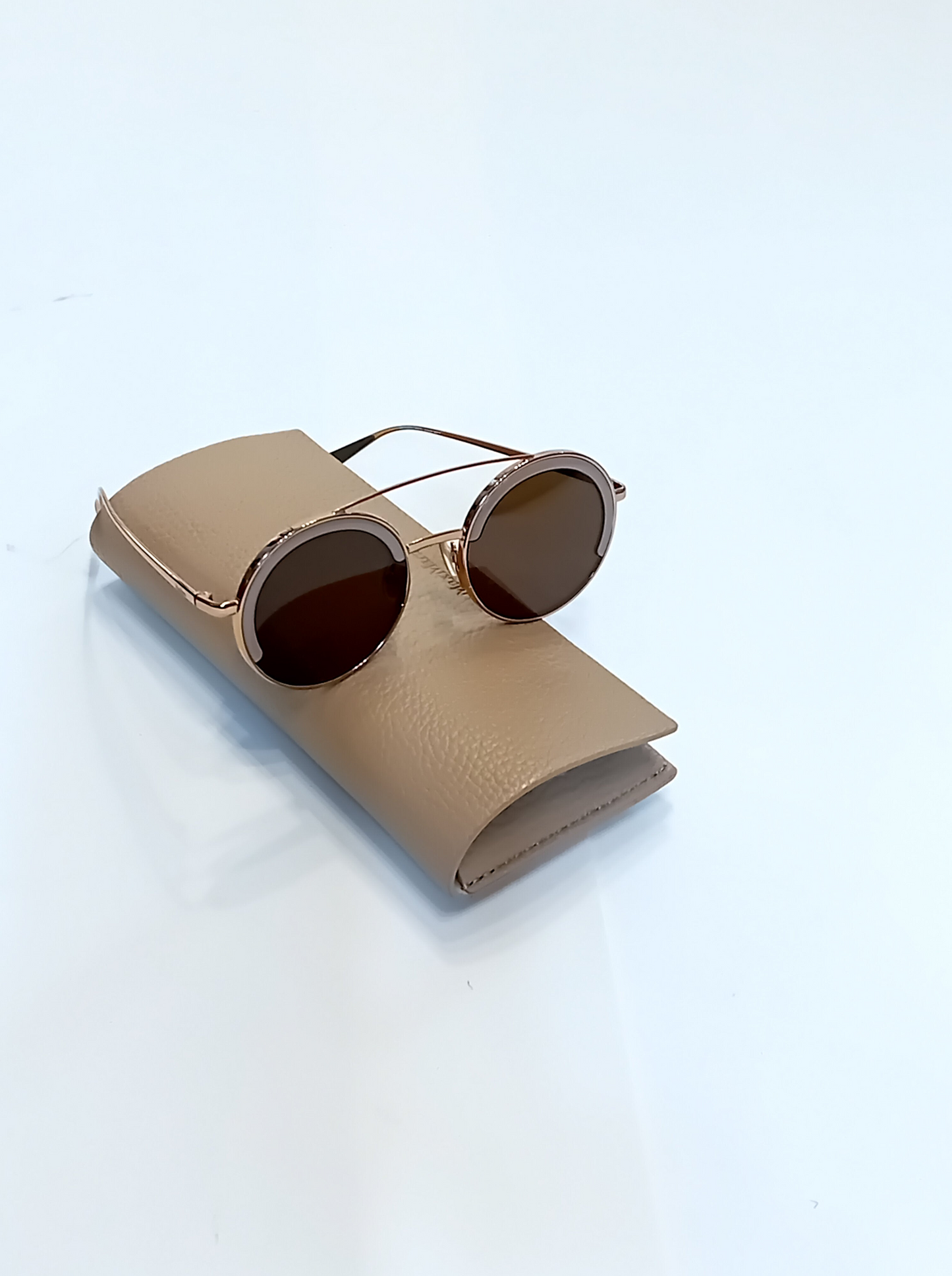 A MaxMara Rose Gold kerek napszemüveg
