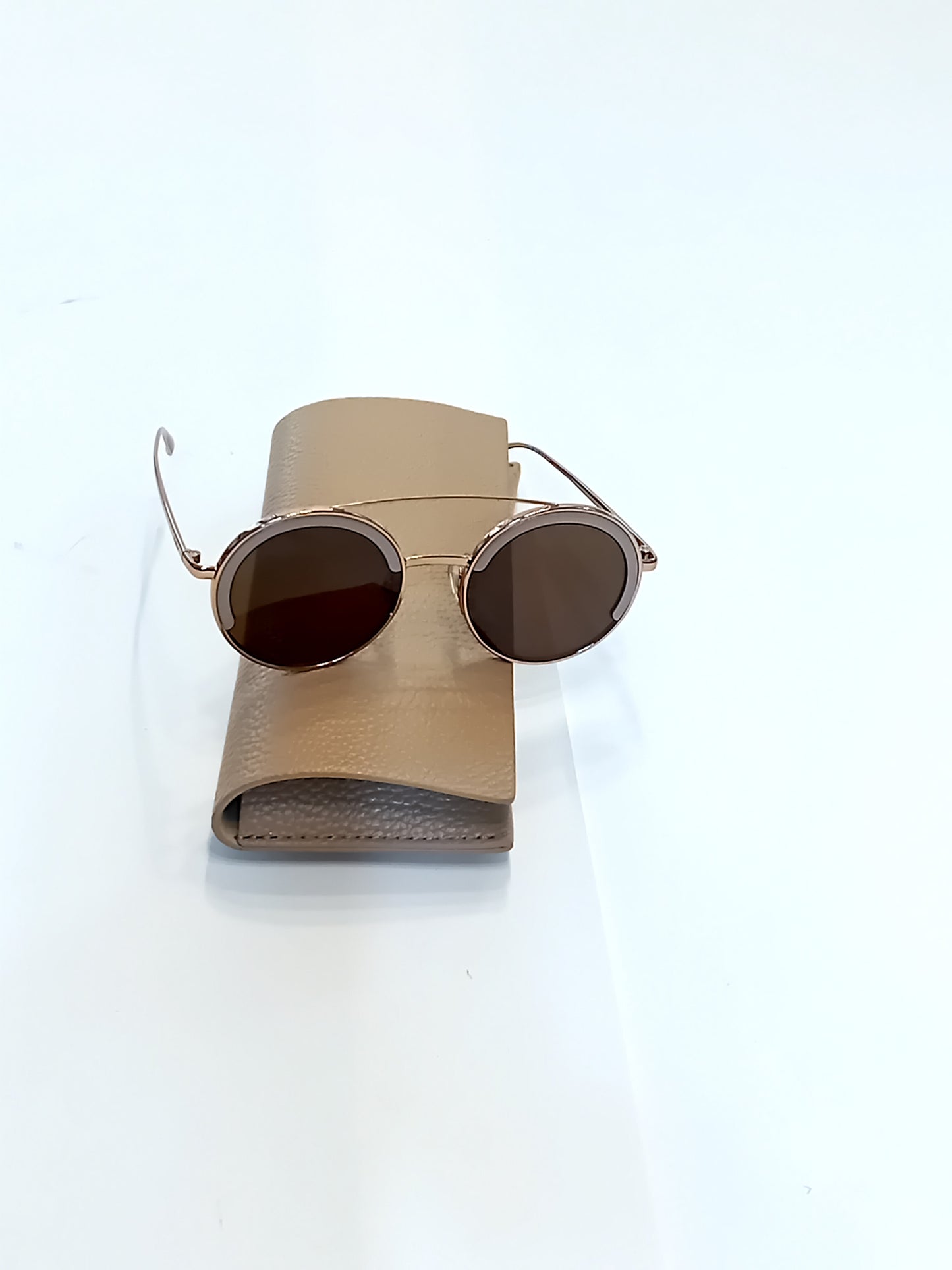 A MaxMara Rose Gold kerek napszemüveg