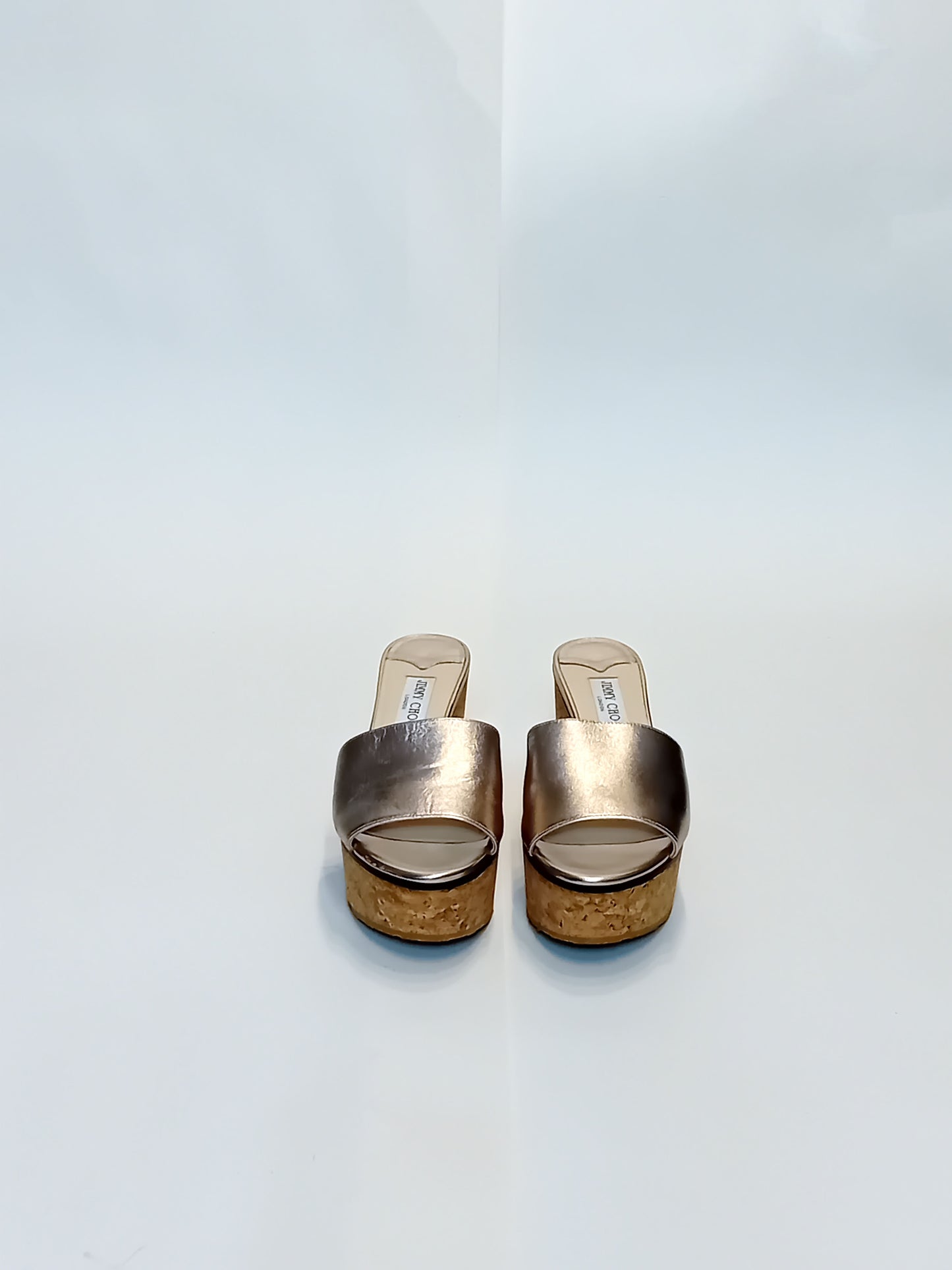 Сандалии Jimmy Choo на платформе из металлизированной пробки (размер 39) — 9 см — платформа 4,5 см